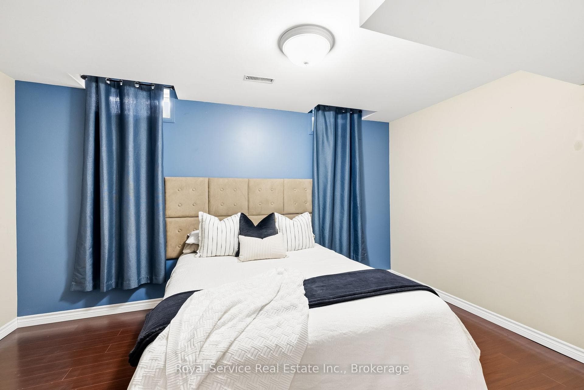 101 Rich Crescent photo 38