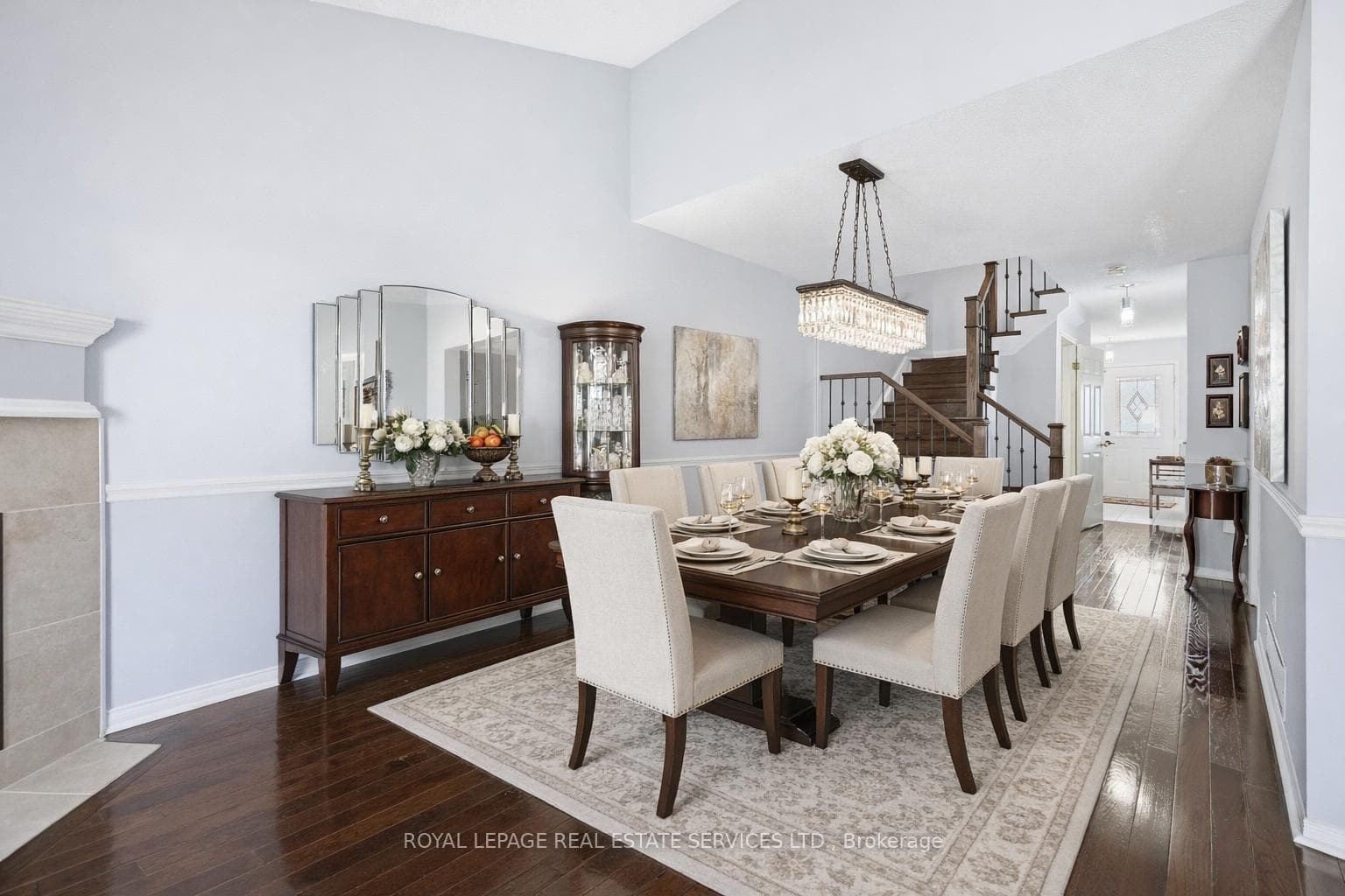 Virtually Staged - Dining Area w/Vaulted Ceiling