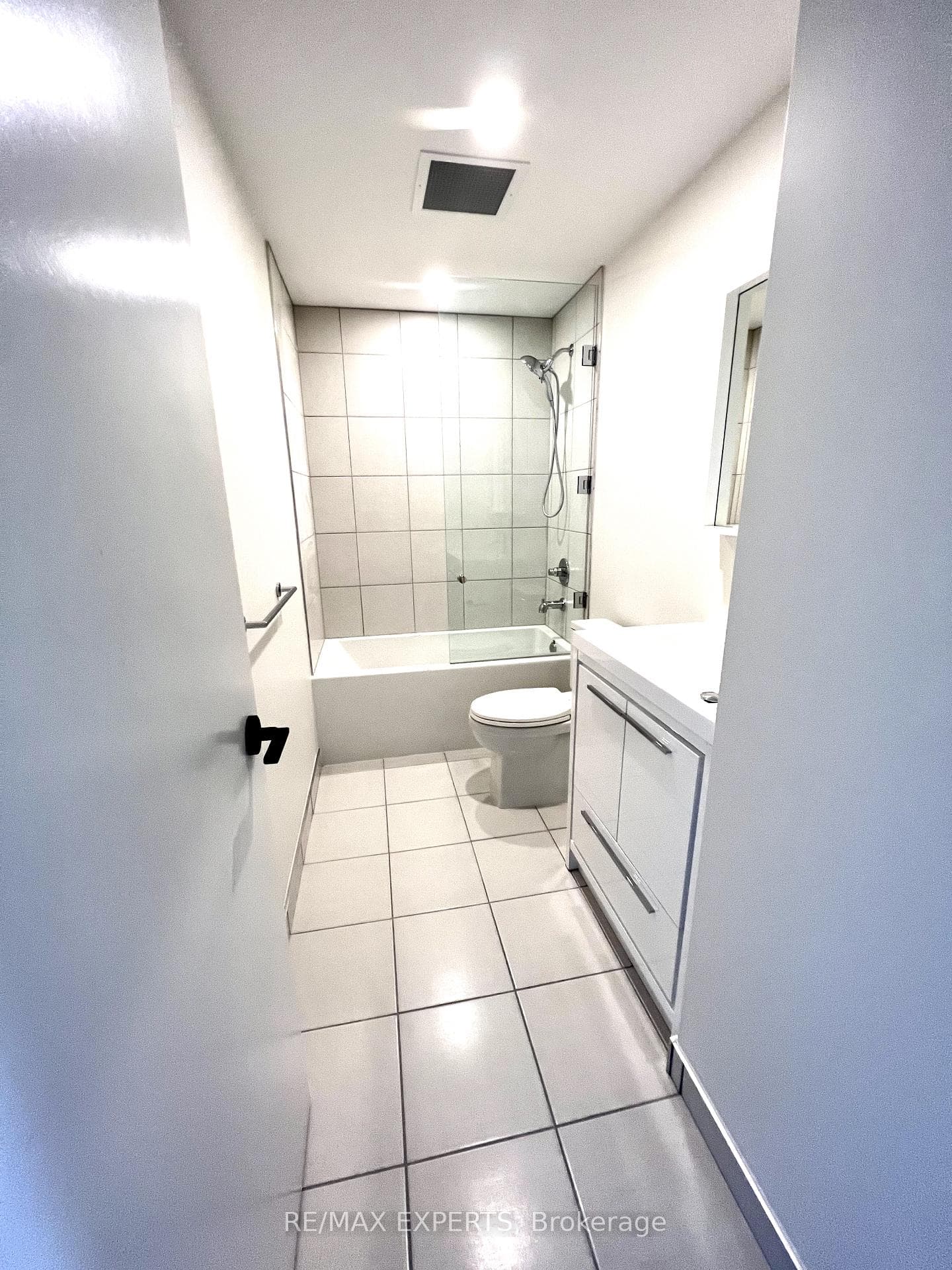 212 King William Street Unit 602 photo 10