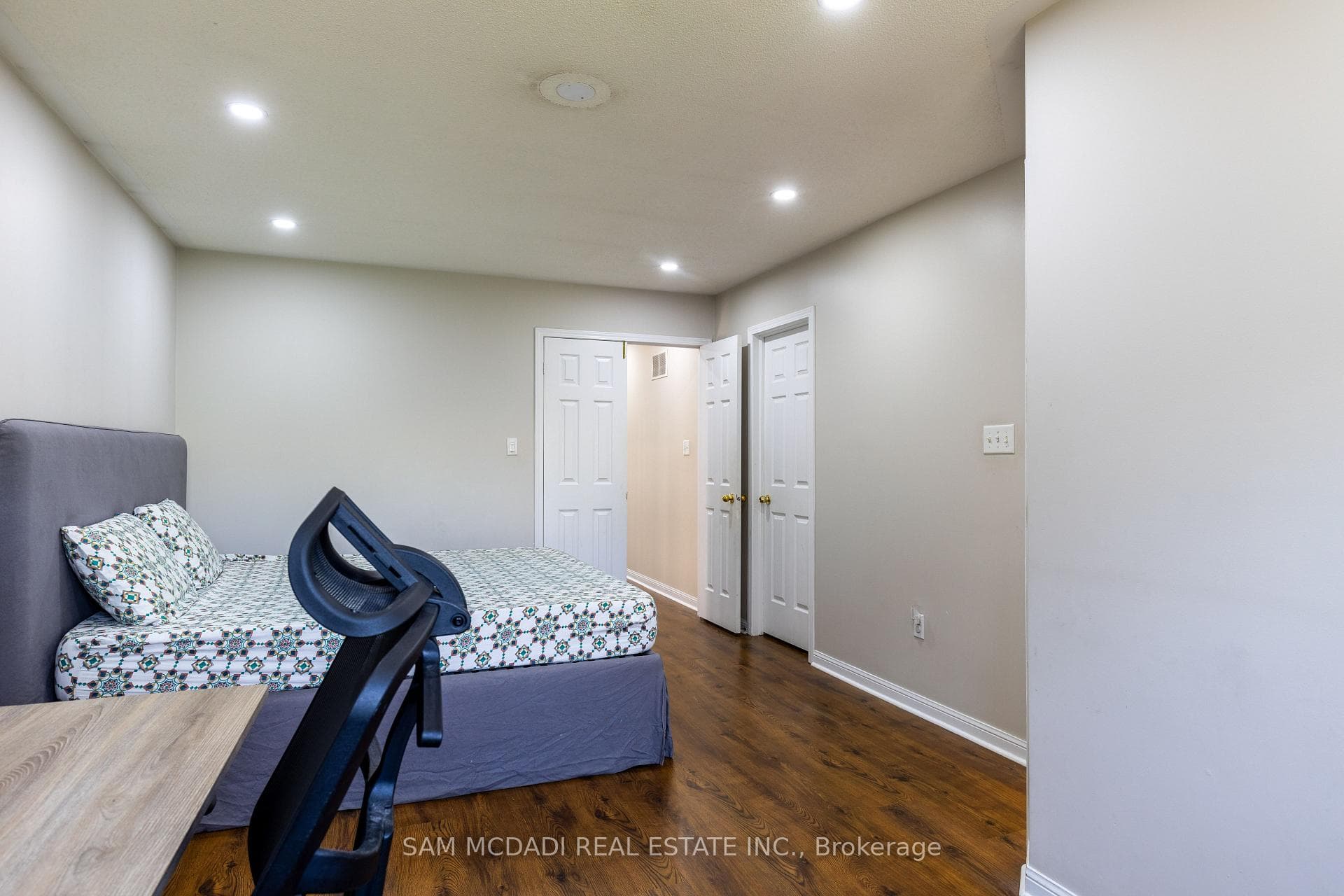 1421 Spring Garden Court photo 17