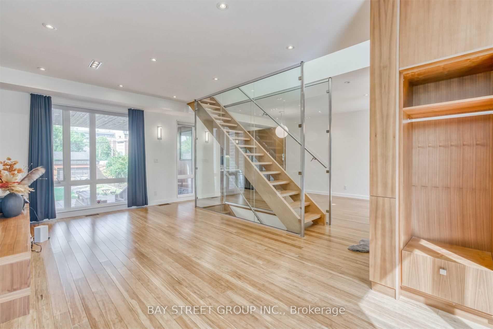 296 Borden Street photo 10