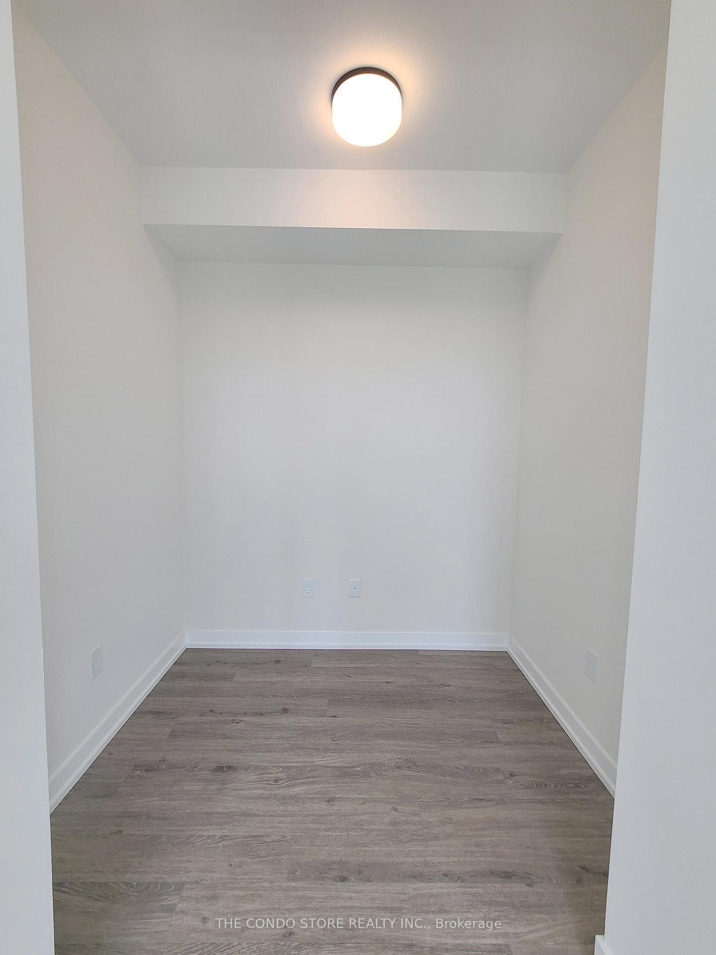 2300 St. Clair Avenue Unit 904 photo 9