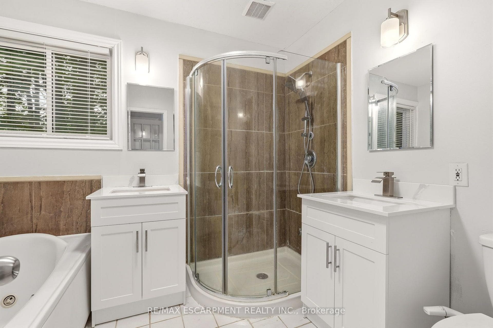 318 10th Concession Road E N/A photo 23