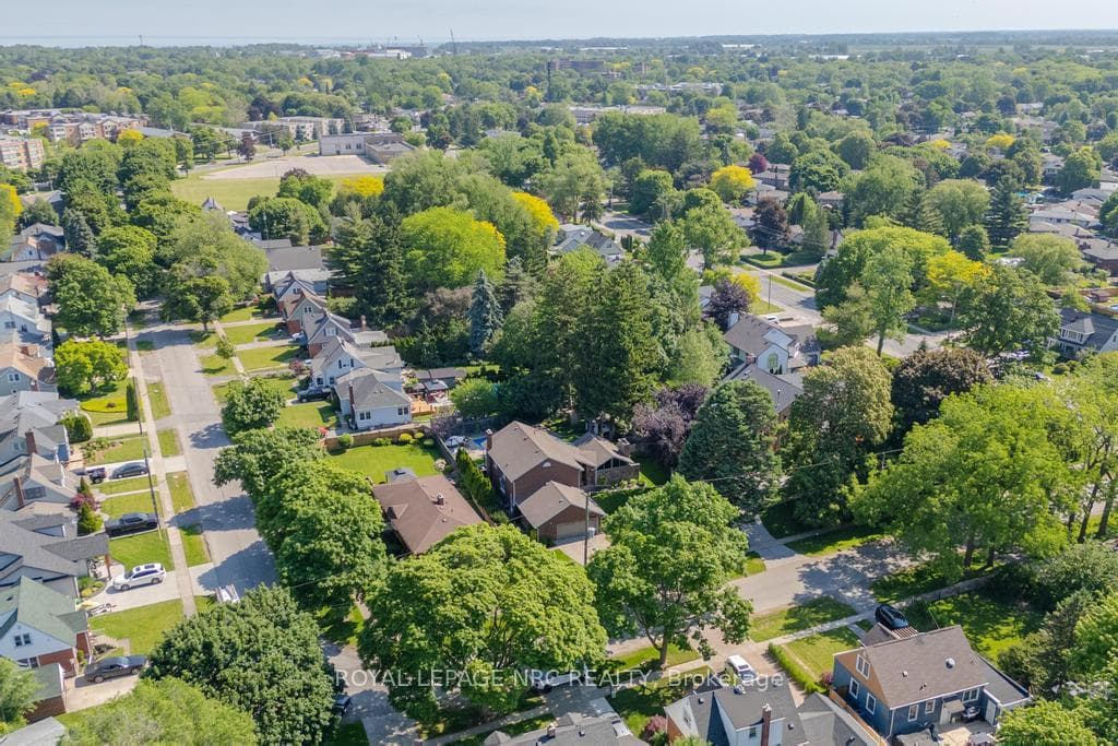 4 Maplewood Drive photo 45
