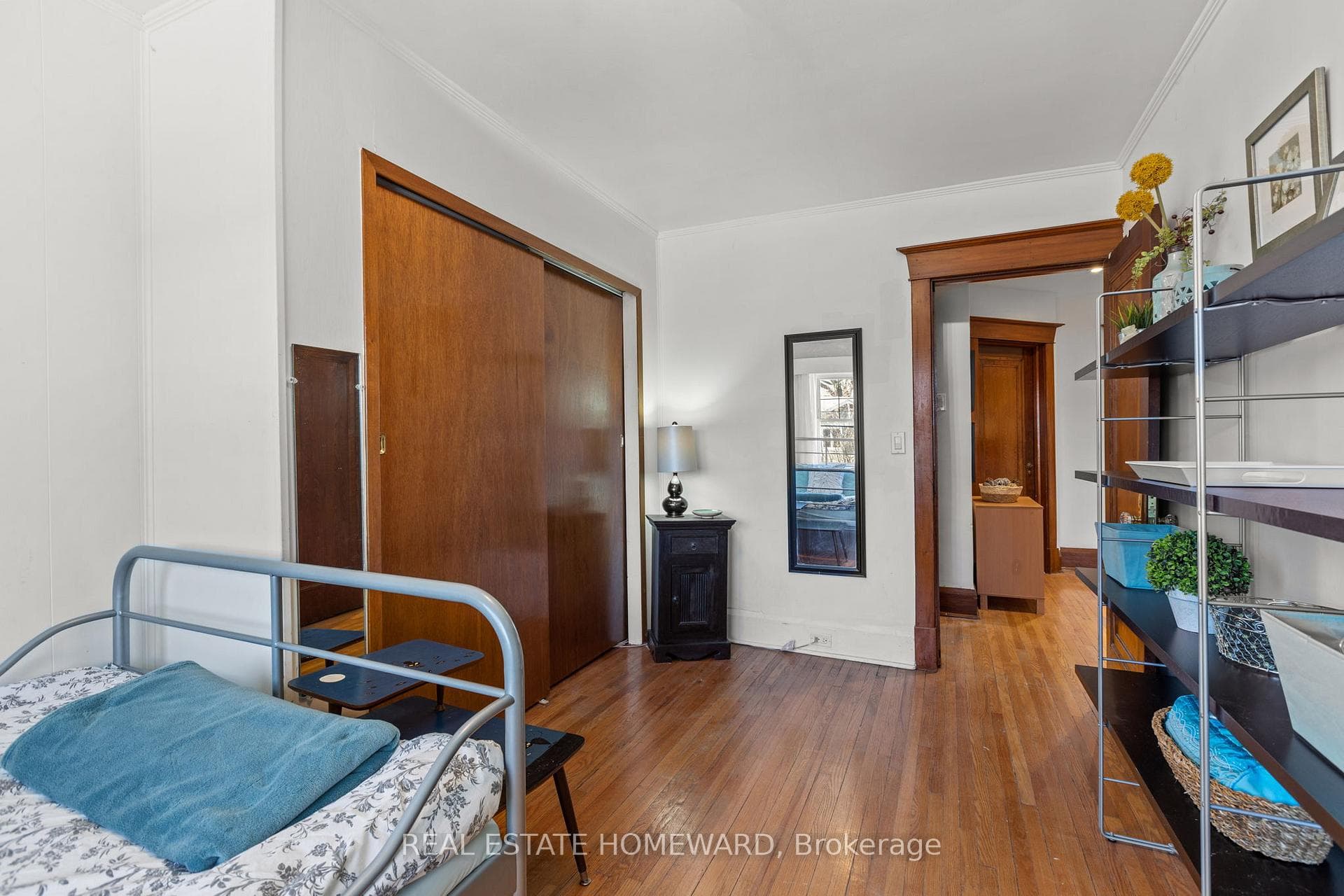 806 Coxwell Avenue photo 20