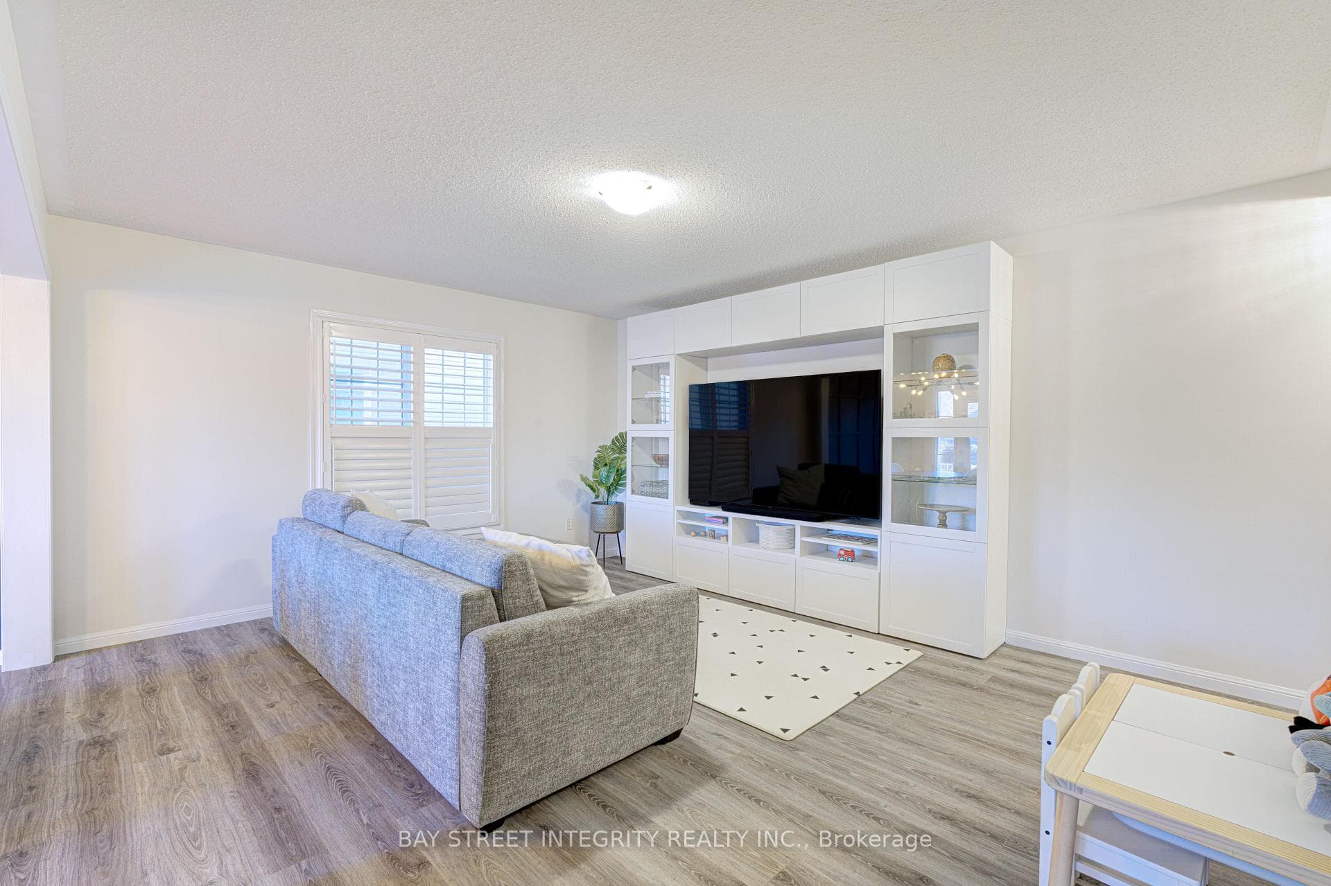 1033 Stemman Place photo 9