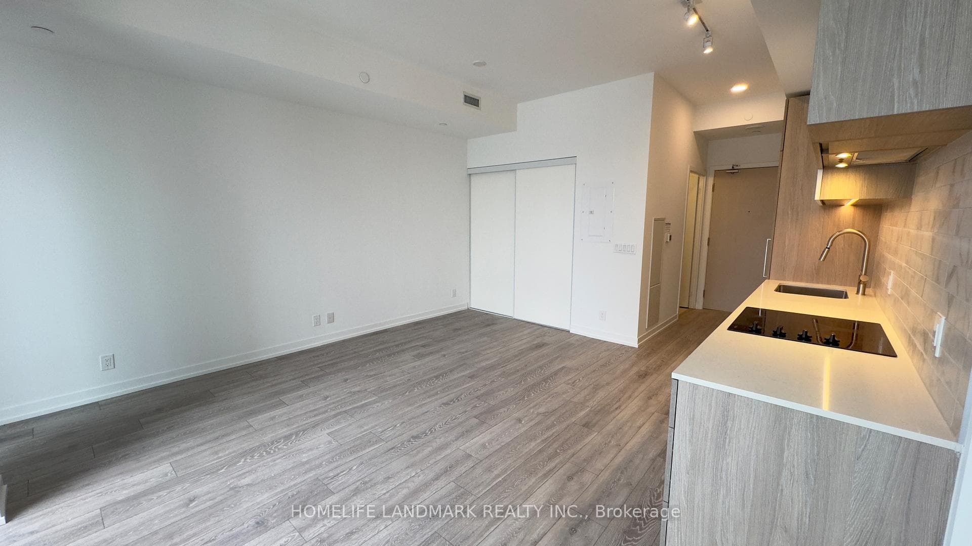 2020 Bathurst Street Unit 720 photo 7