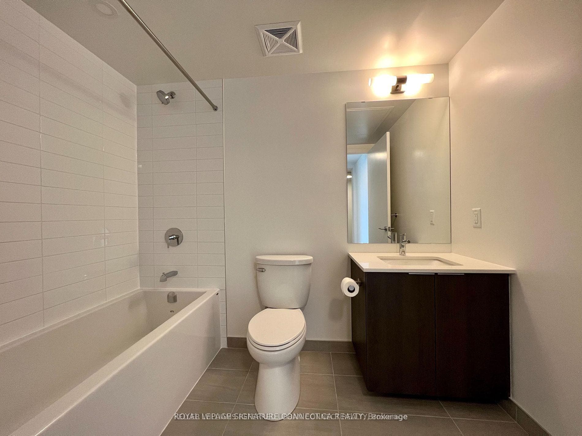 357 King Street Unit 3703 photo 14