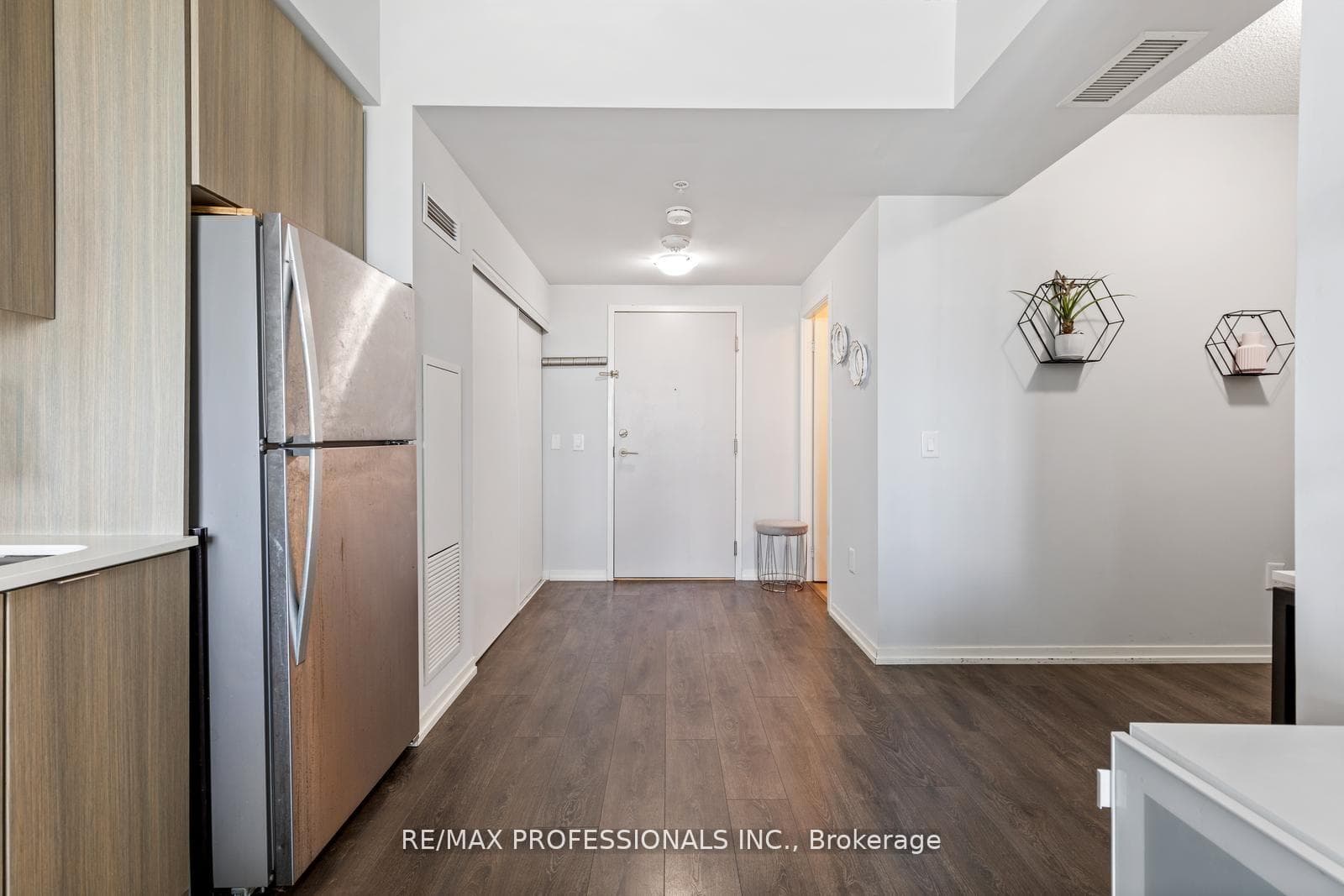 3237 Bayview Avenue Unit 704 photo 3