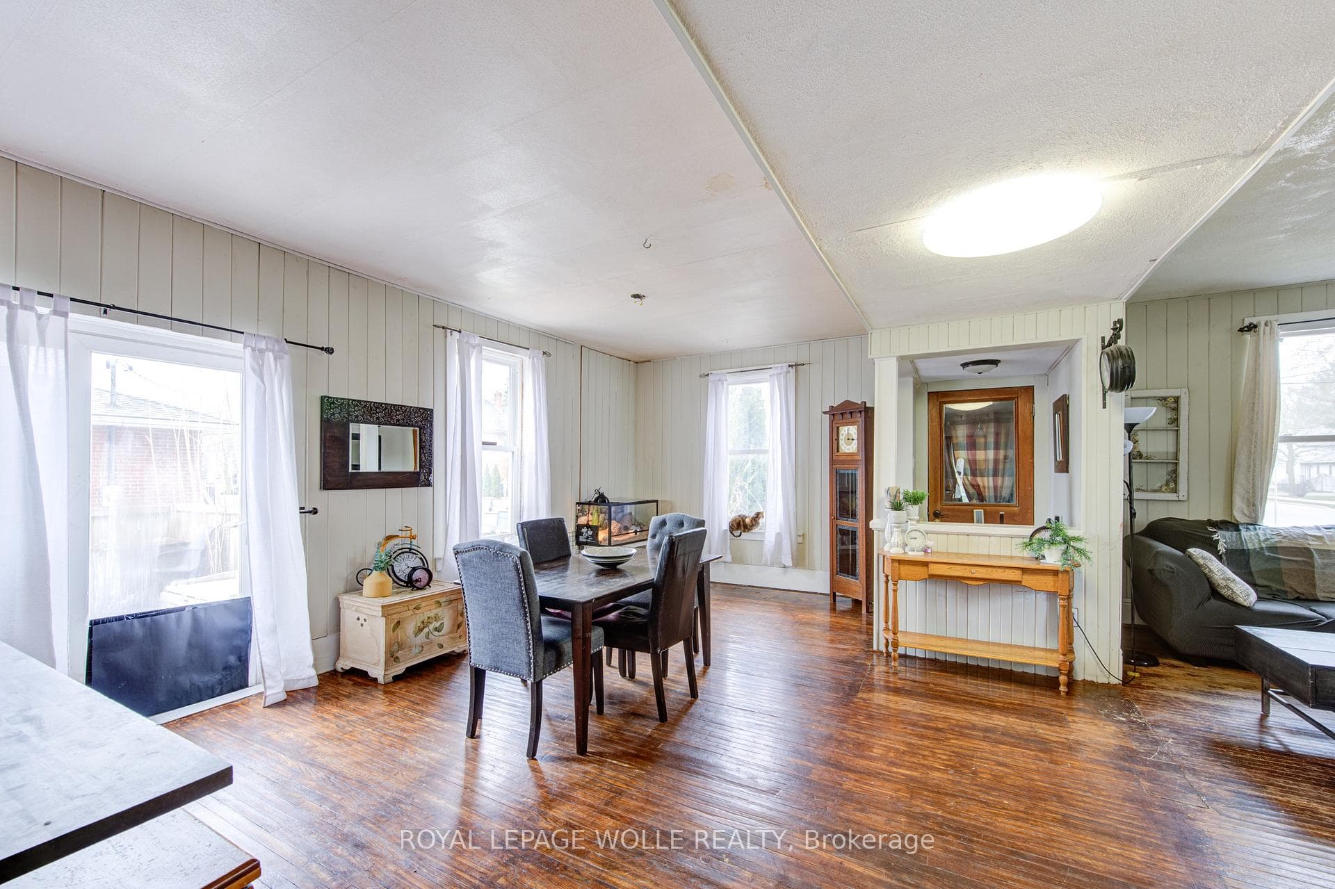 137 Wellington Street photo 24