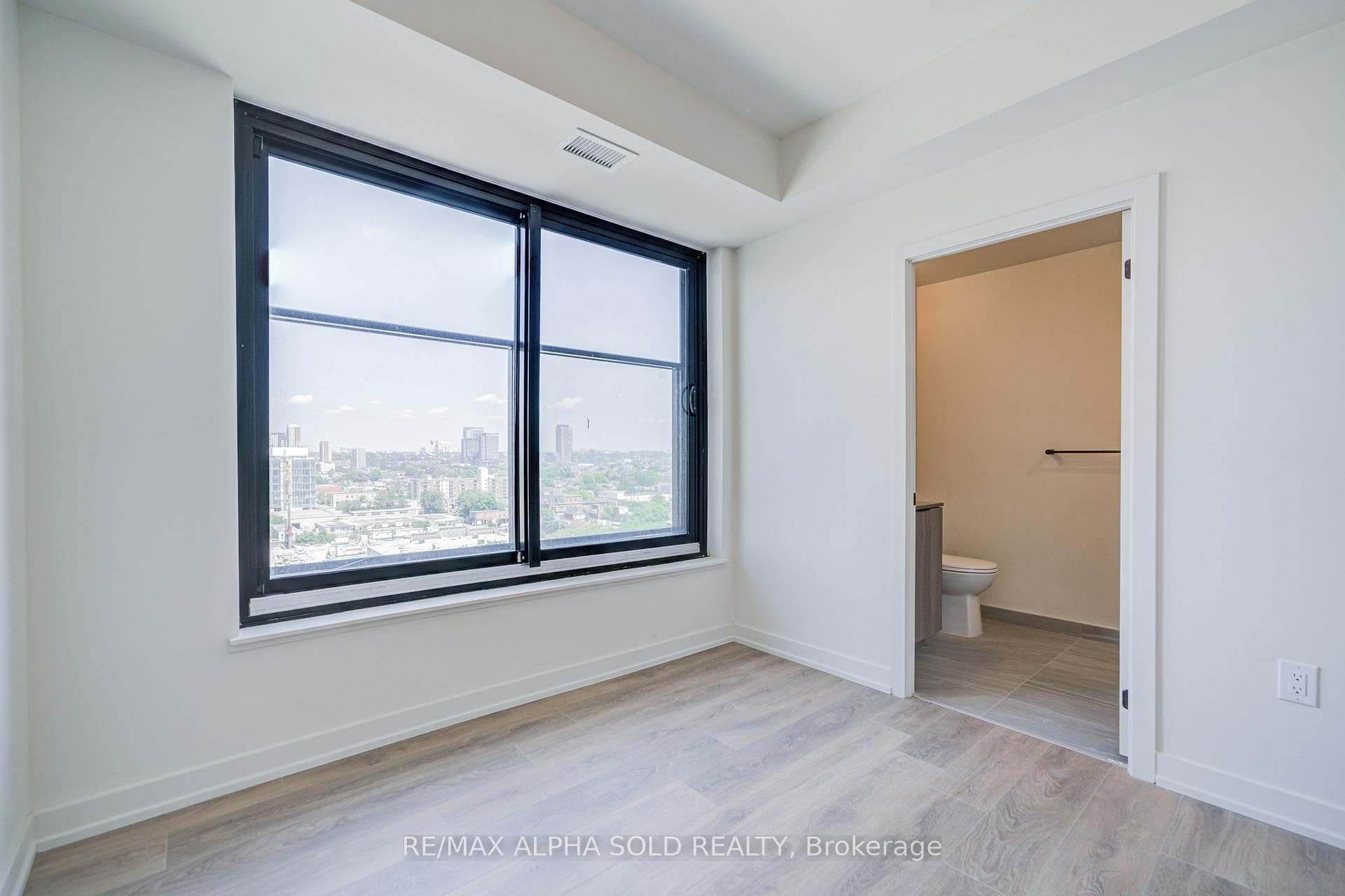 181 Sterling Road Unit 1519 photo 38