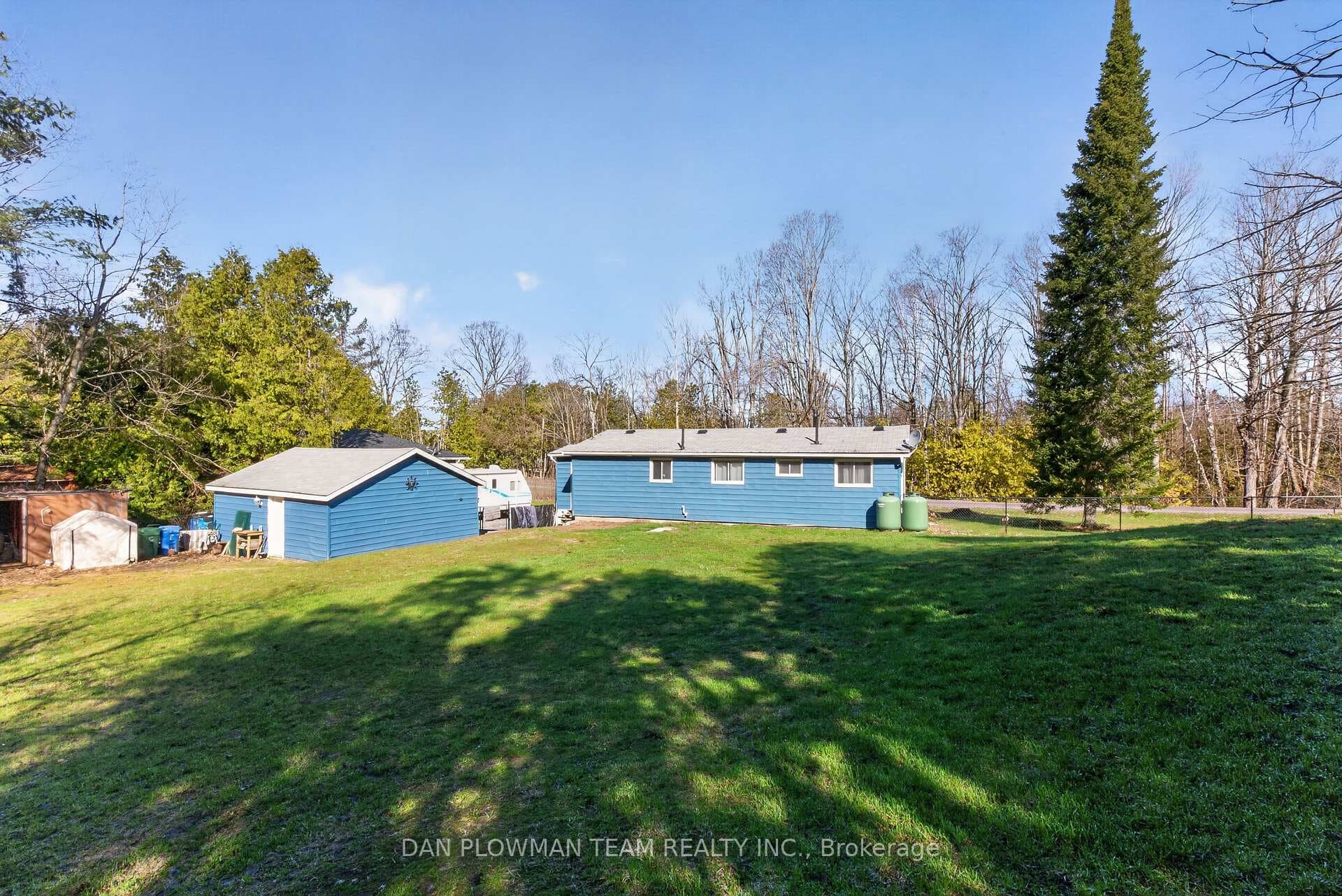 1545 Westview Crescent photo 27