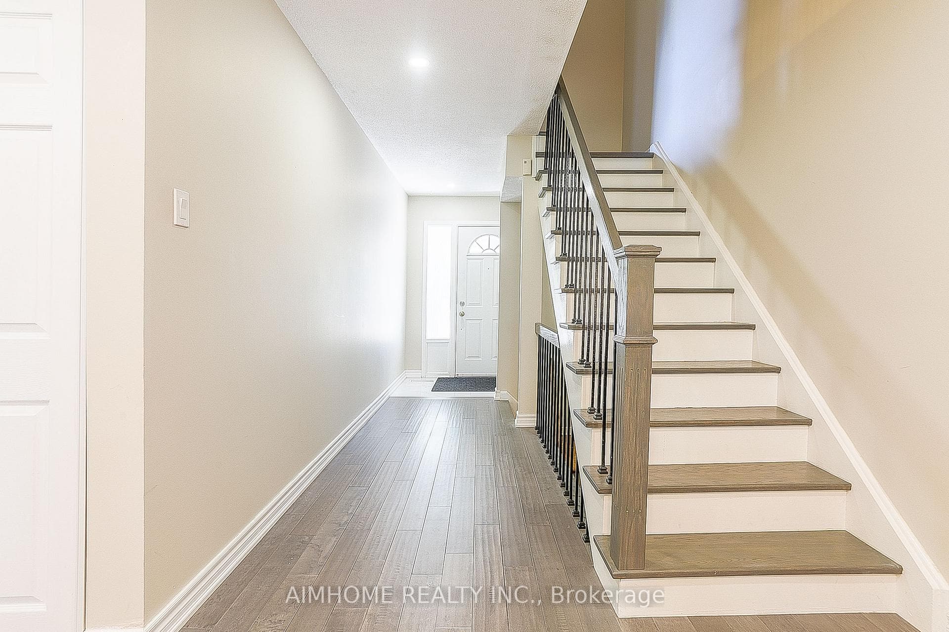 2124 Millway Gate photo 2