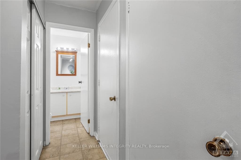 2523 HUNTERS POINT Crescent photo 16