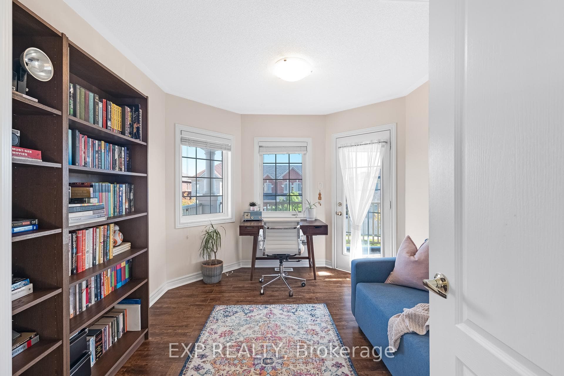 102 Juglans Crescent photo 24