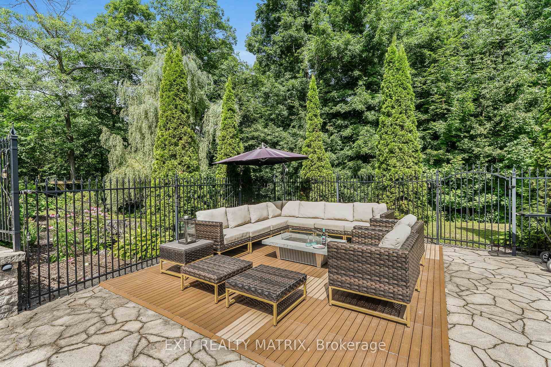 1271 GEORGES VANIER Drive photo 43