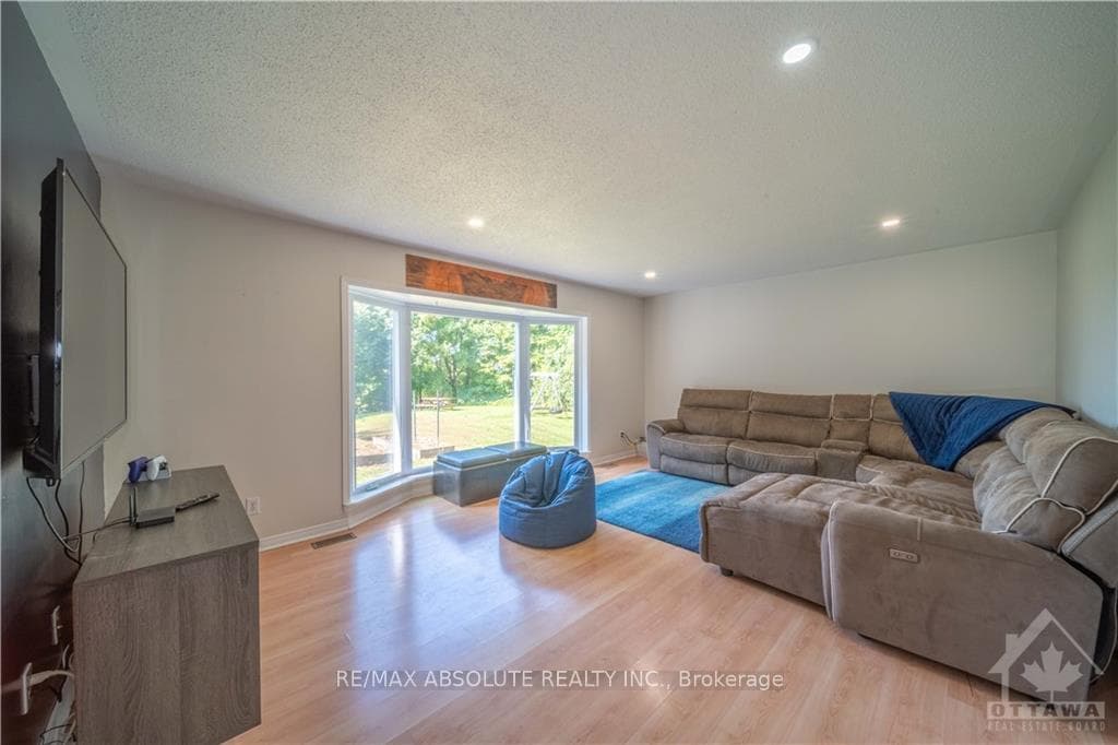 13822 CARRUTHERS Road photo 6
