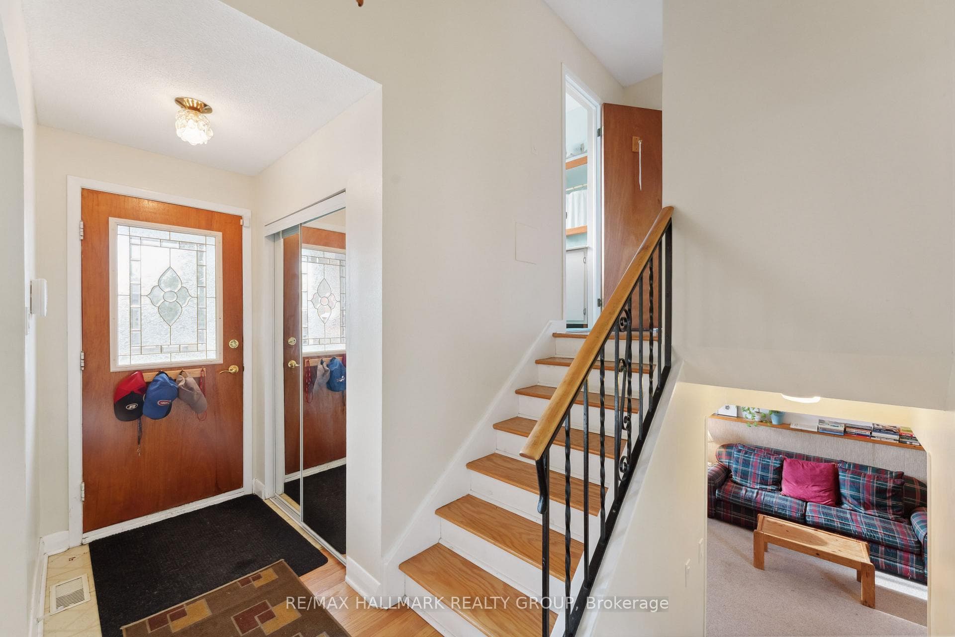 737 Stiles Crescent photo 11