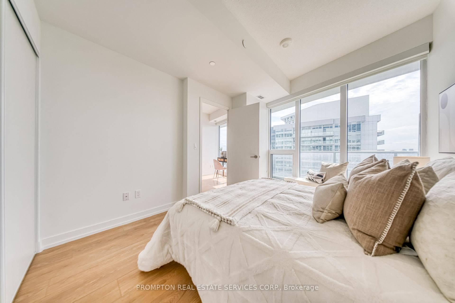115 Mcmahon Drive Unit 3802 photo 18