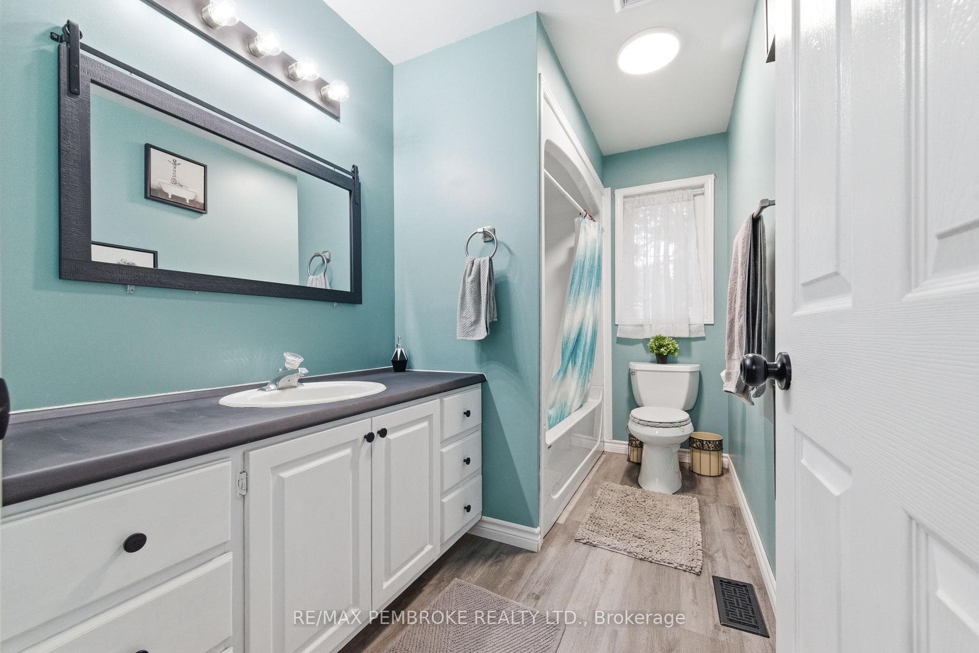 4 piece bathroom