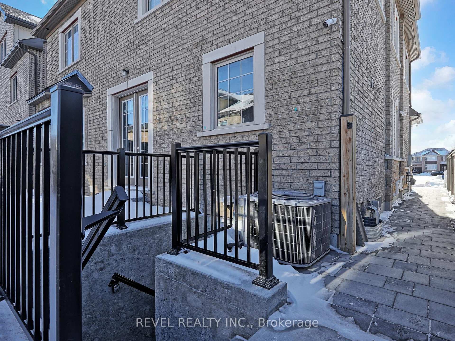 16 Schoolbridge Street photo 31