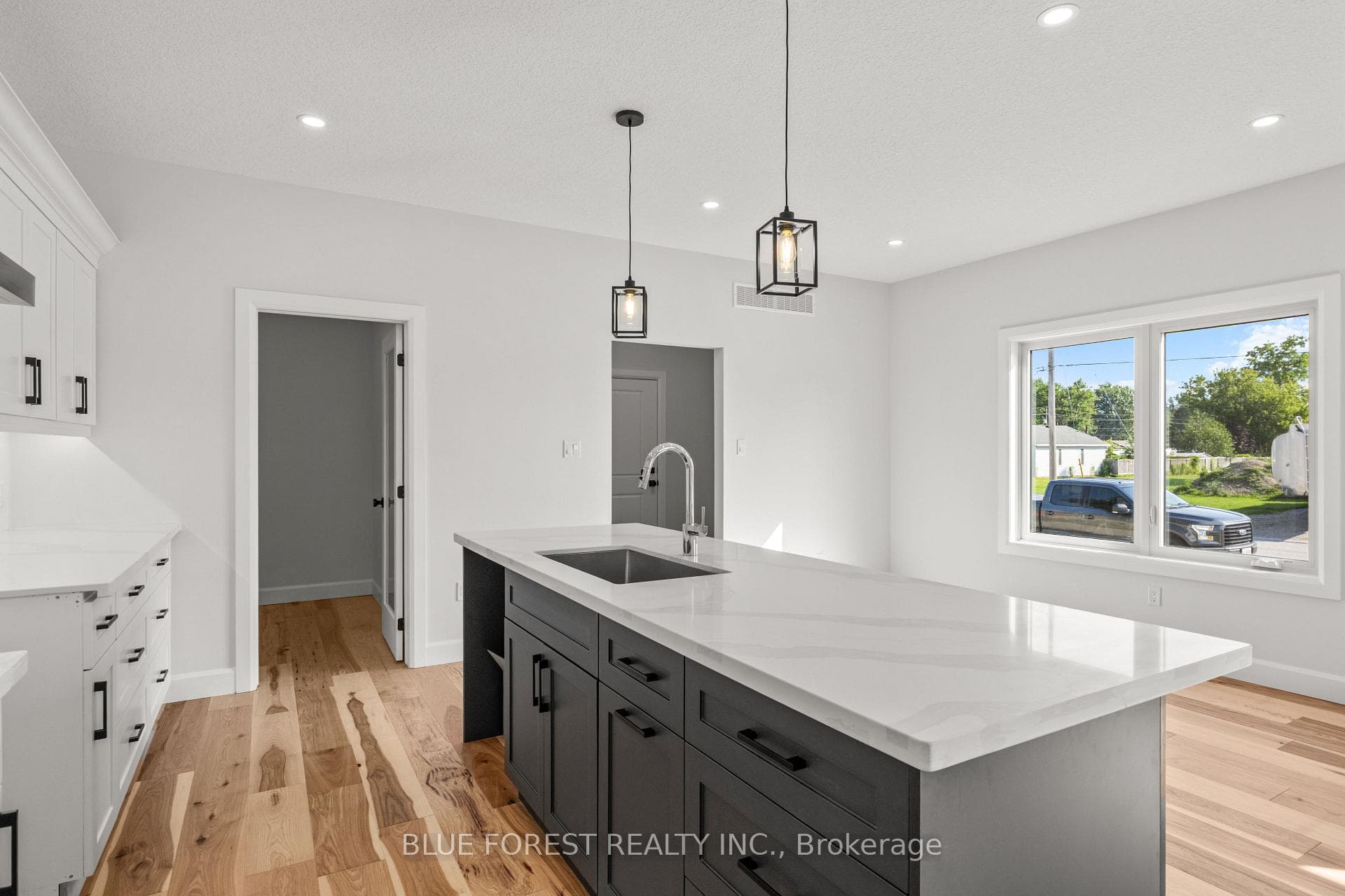 198 McRae Street photo 8