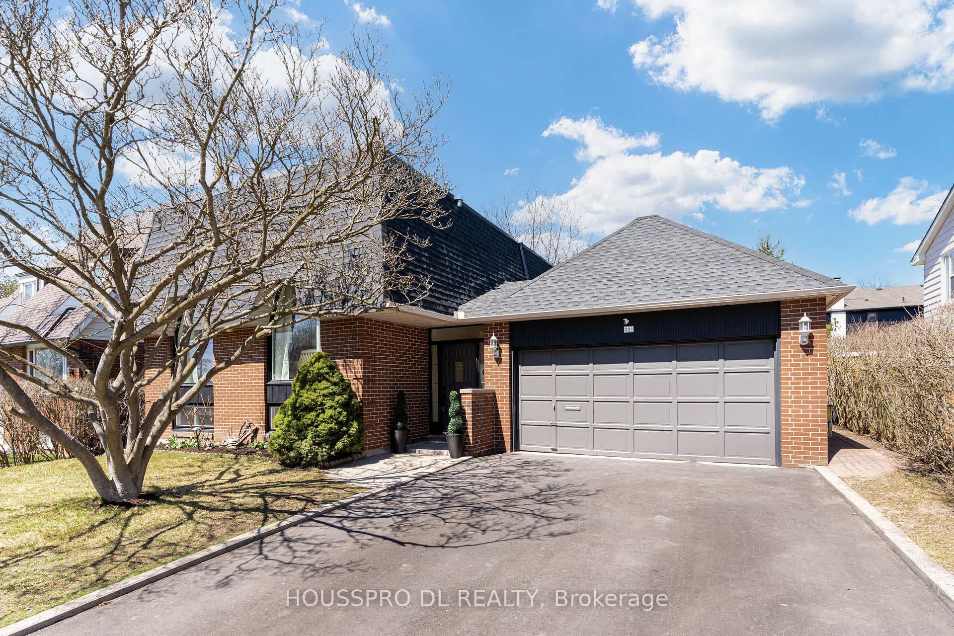 231 Romfield Circuit photo 2