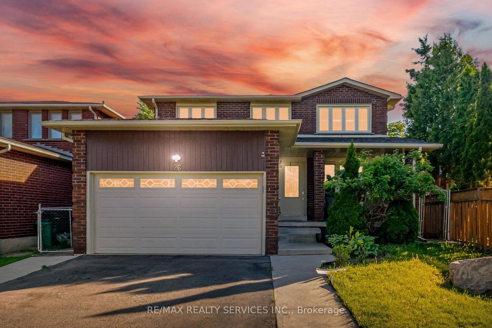 26 Sunforest Drive photo 1