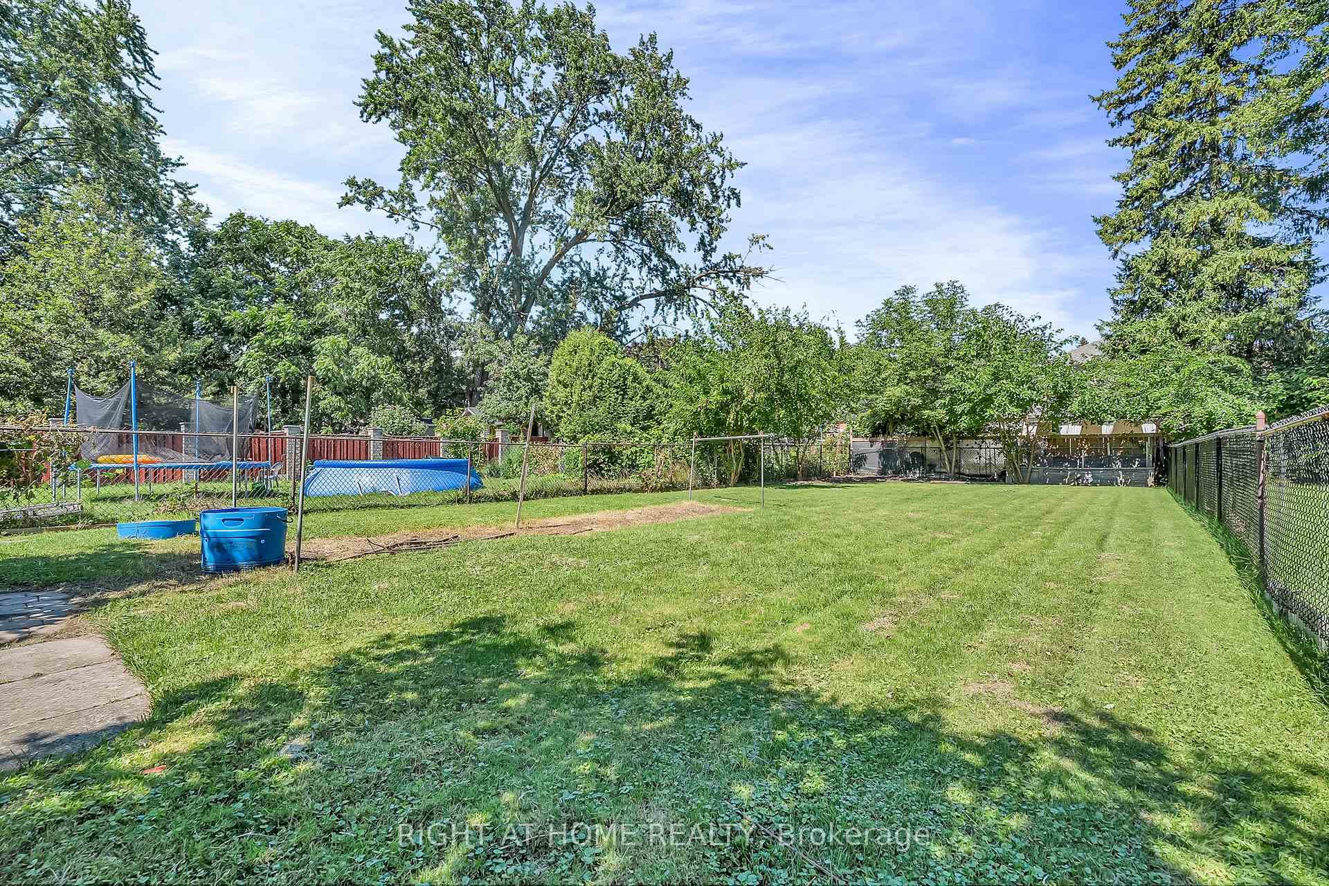 1553 Northmount Avenue photo 47