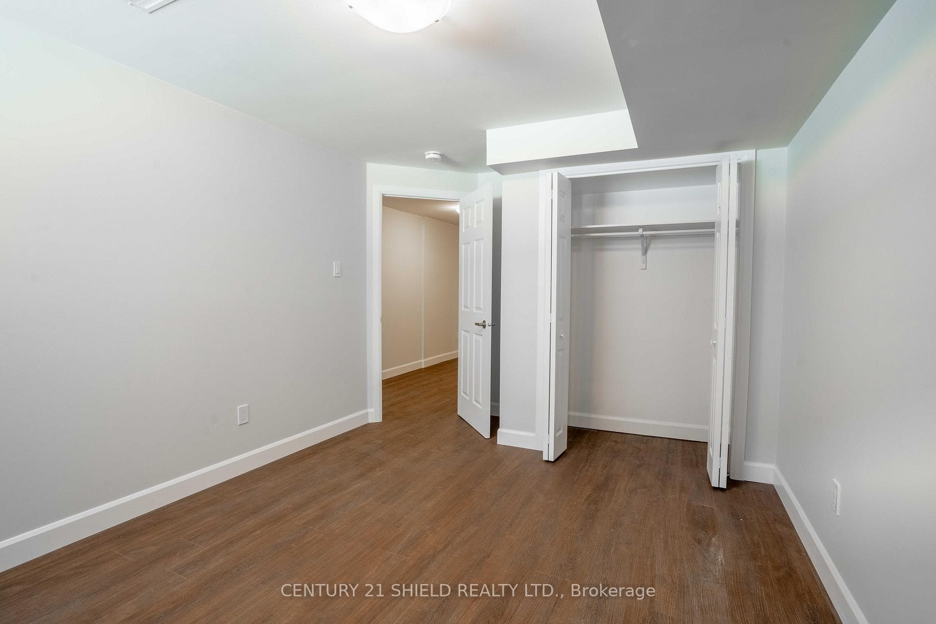 301 Kooiman Avenue photo 28