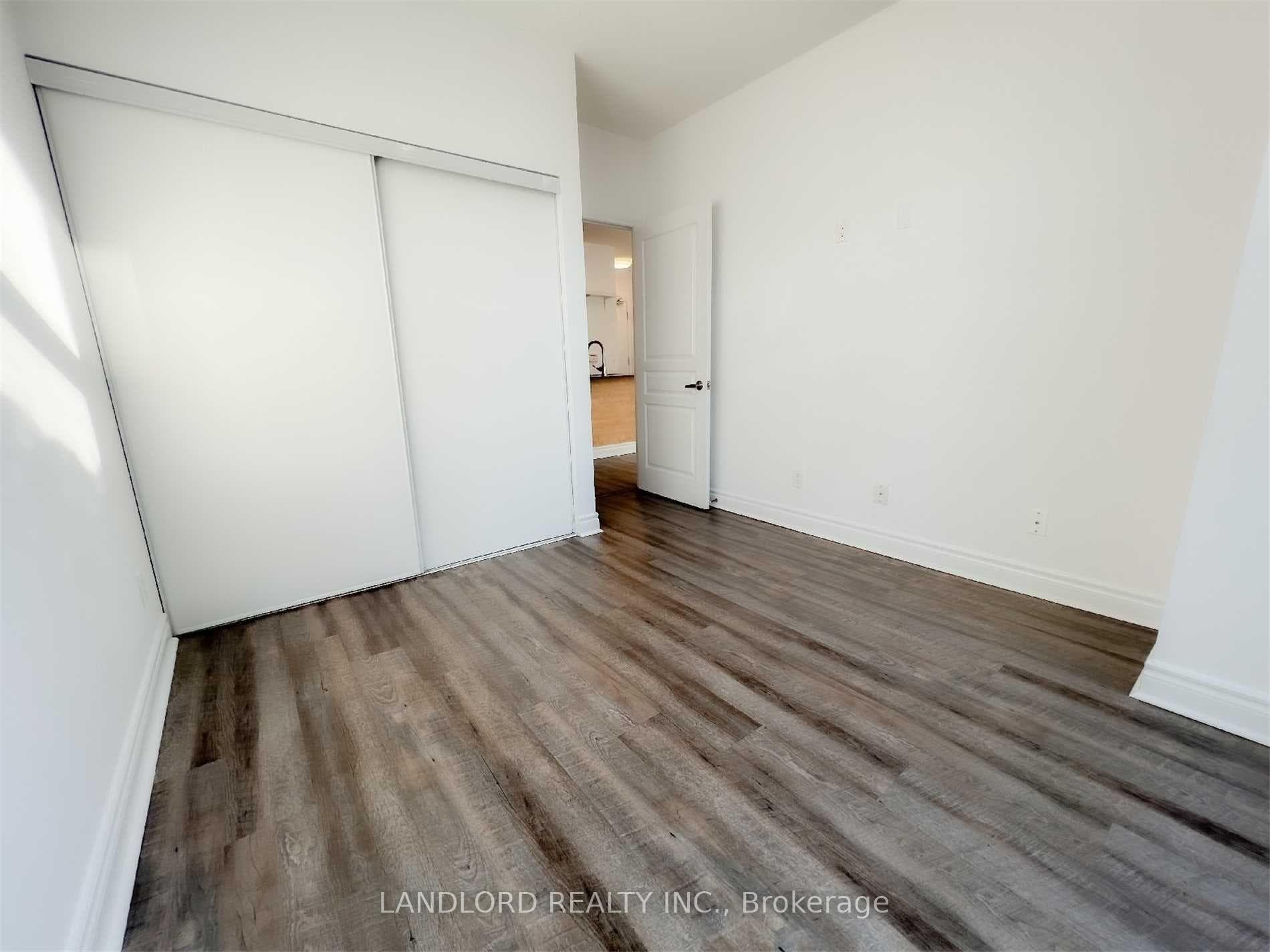 2240 Lakeshore Boulevard Unit 309 photo 16