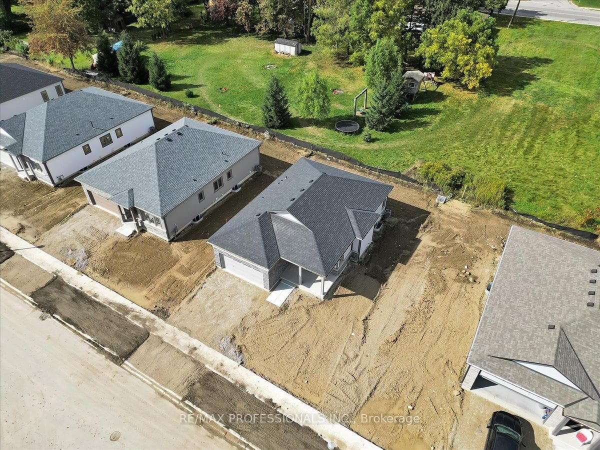 142 Ellen Street photo 33