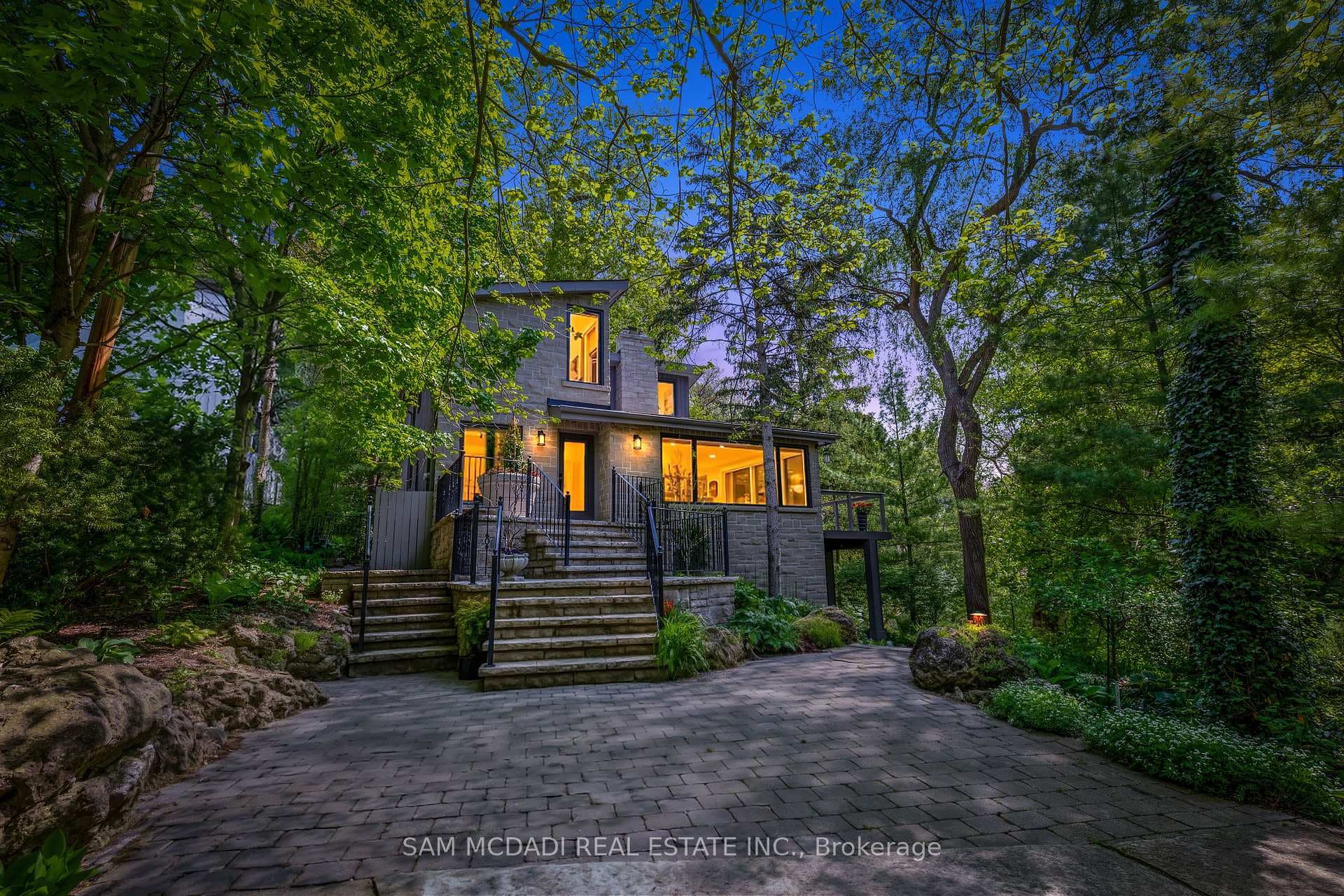1273 Queen Victoria Avenue photo 1