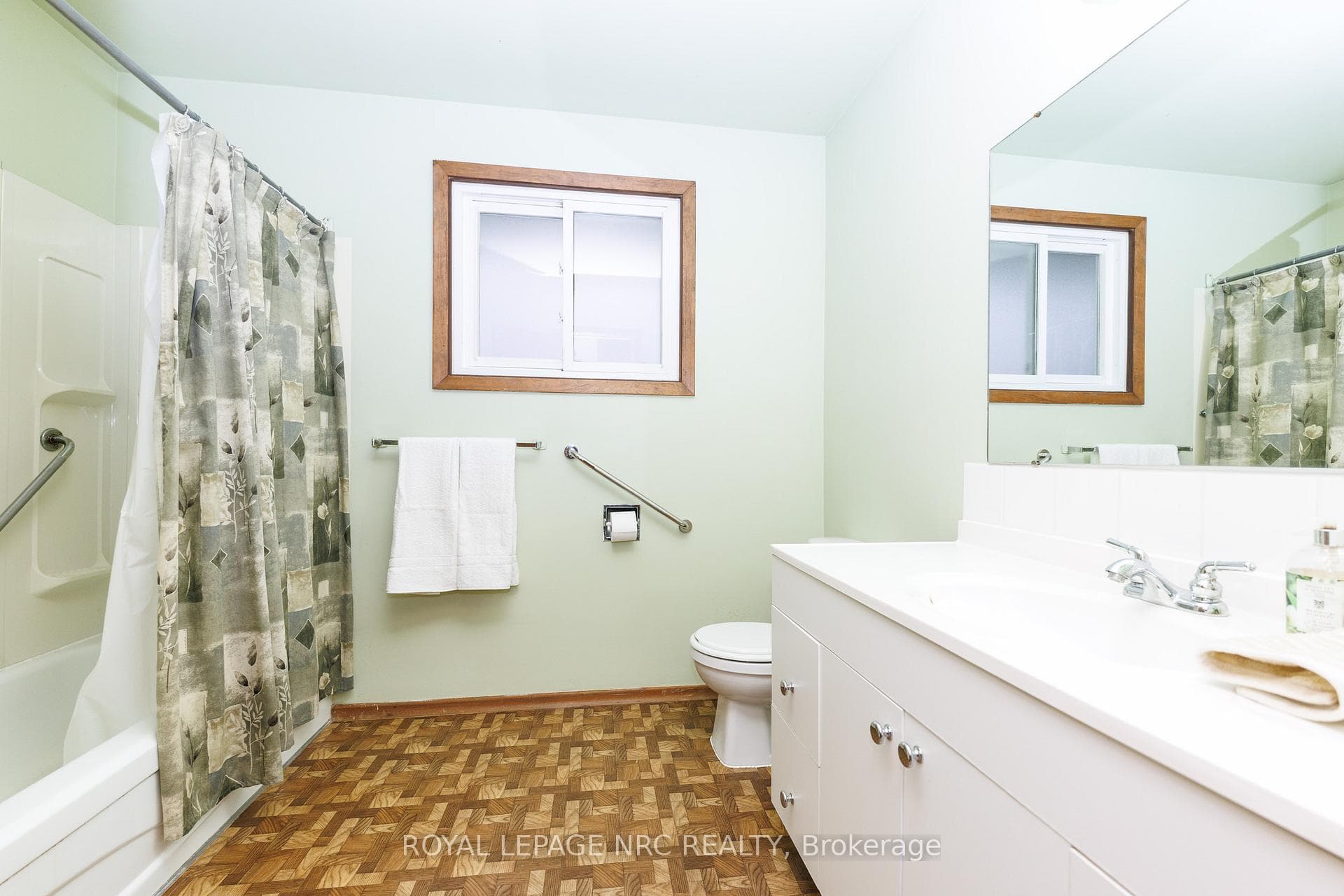 33 Strathmore Crescent photo 20