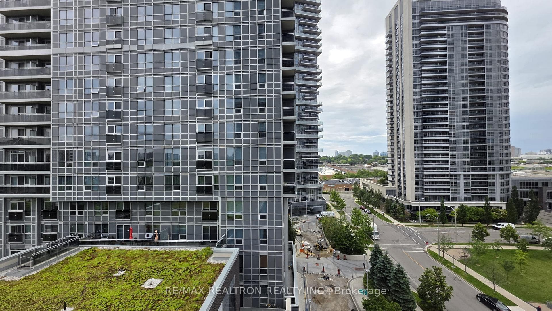 275 Village Green Square Unit 817 photo 23