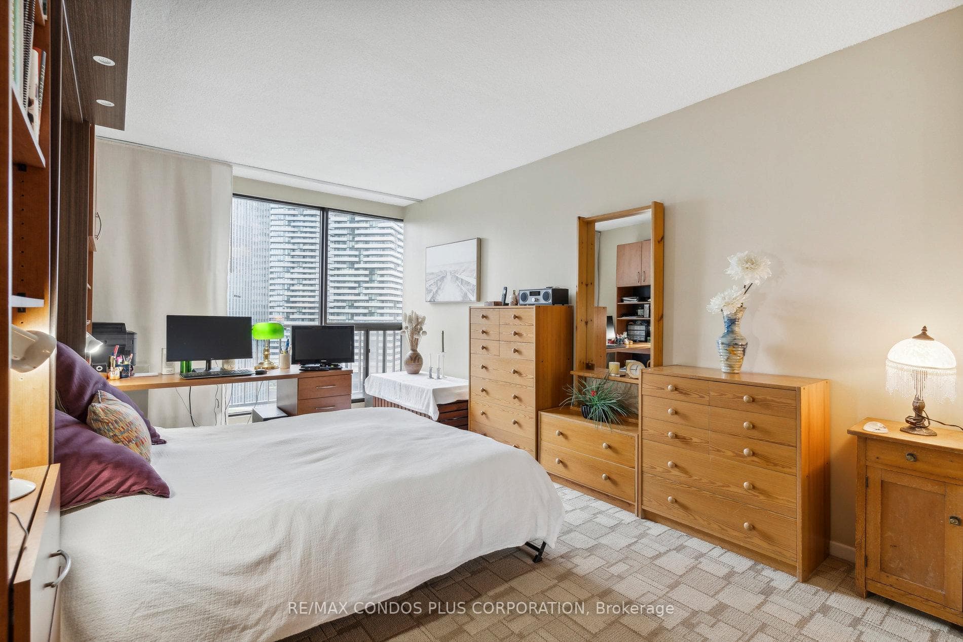 33 HARBOUR Square Unit 2028 photo 12