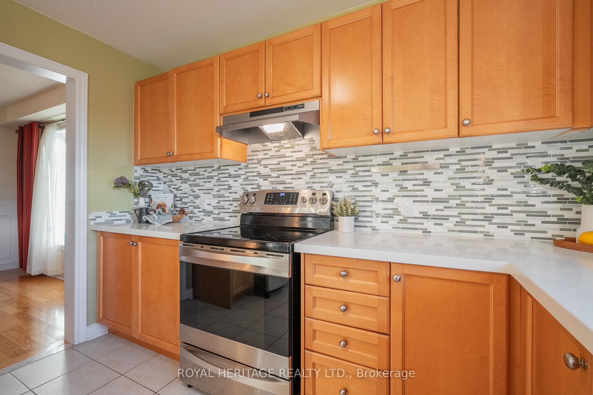 131 Root Crescent photo 8