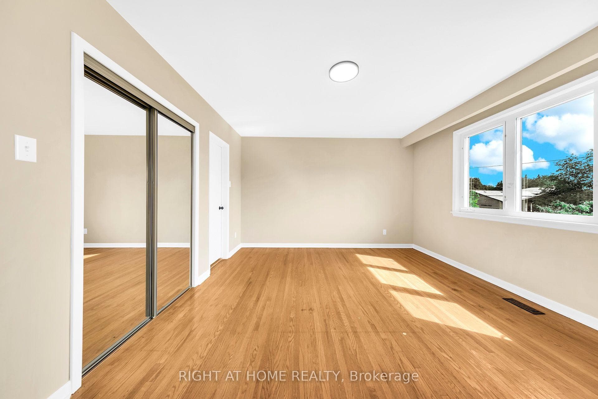 88 Peckham Avenue photo 18