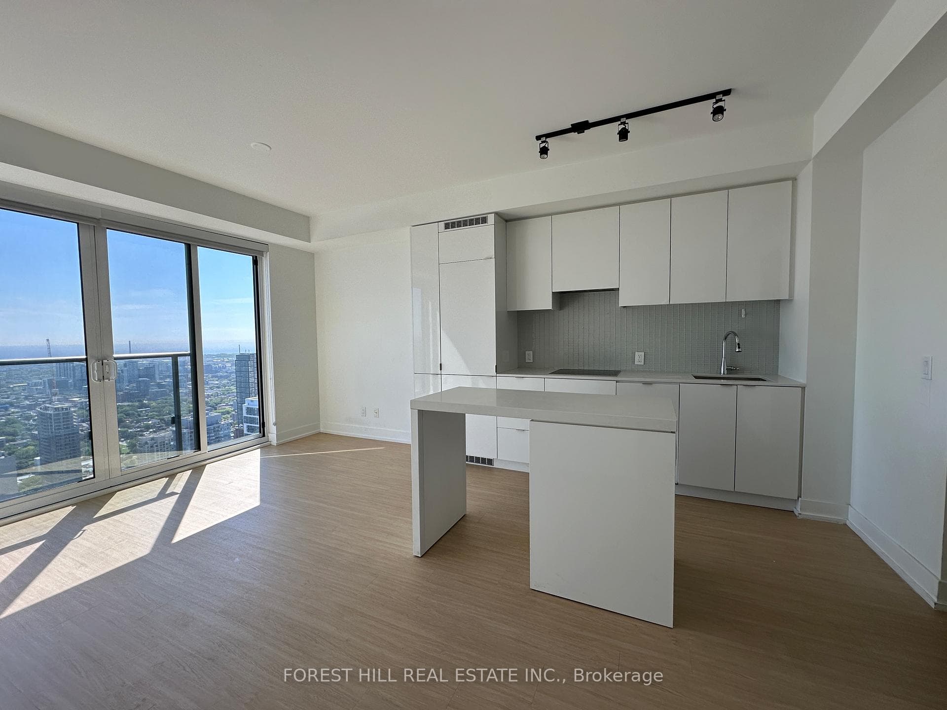 7 Grenville Street Unit 5708 photo 2