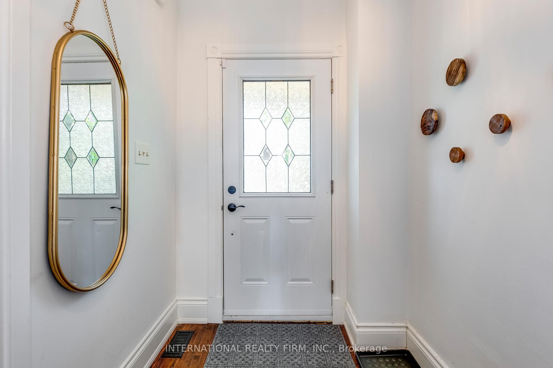 164 Langford Avenue photo 4
