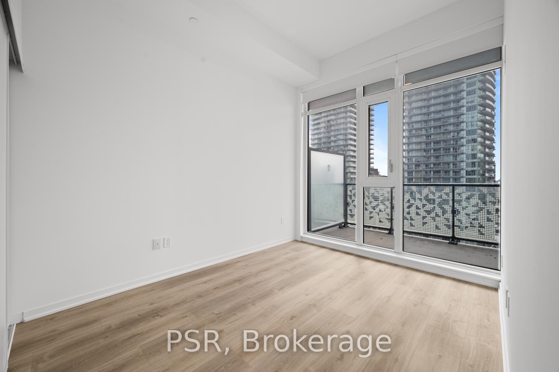 101 Roehampton Avenue Unit 1909 photo 6