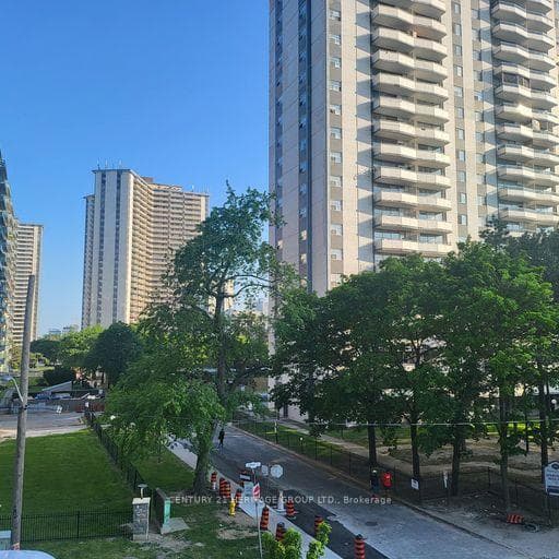 575 Bloor Street Unit 306 photo 3