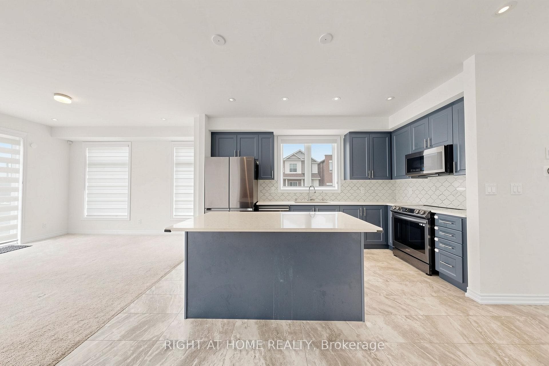 2046 Cameron Lott Crescent photo 1