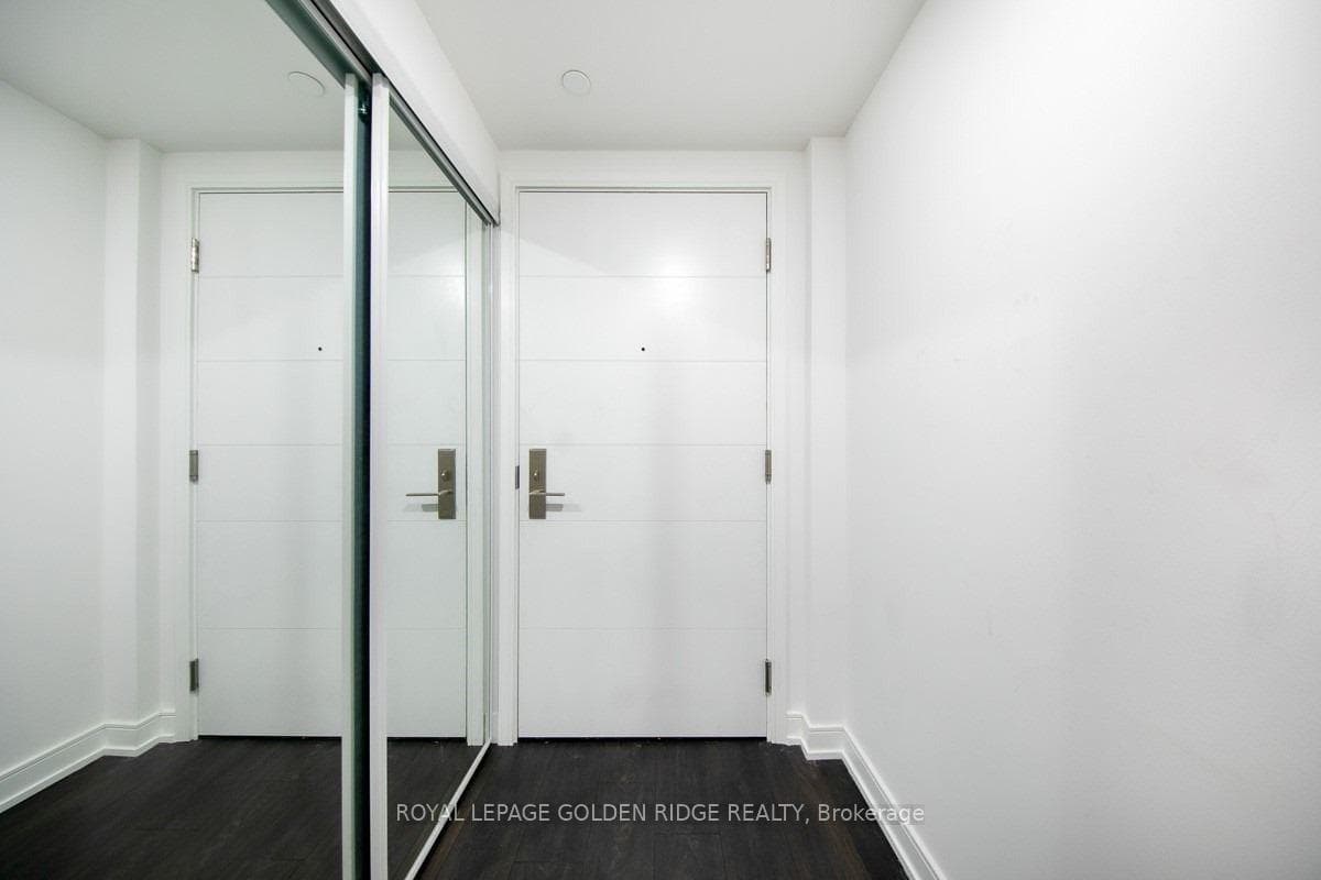 50 Wellesley Street Unit 2702 photo 2