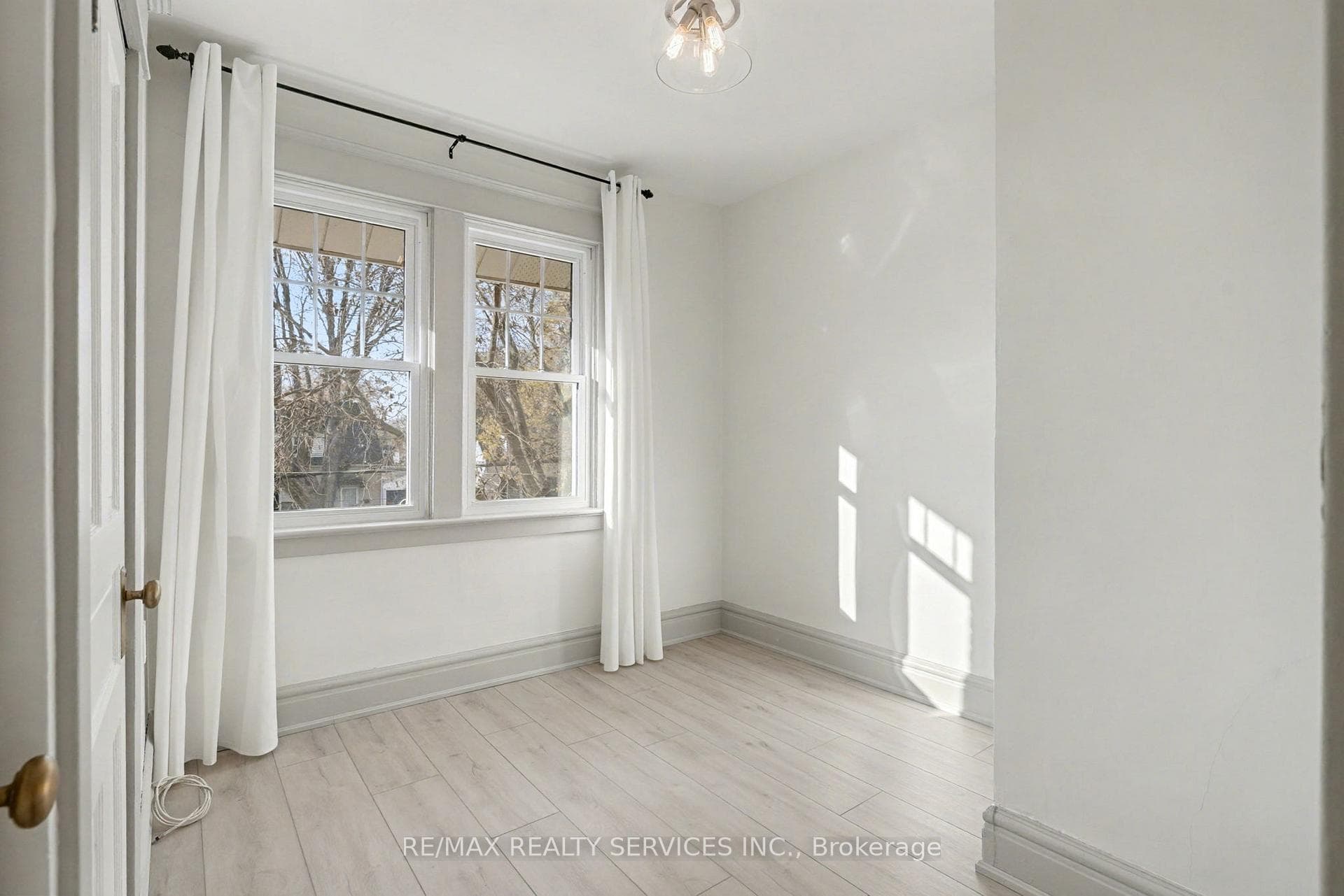 39 Fielden Avenue photo 20
