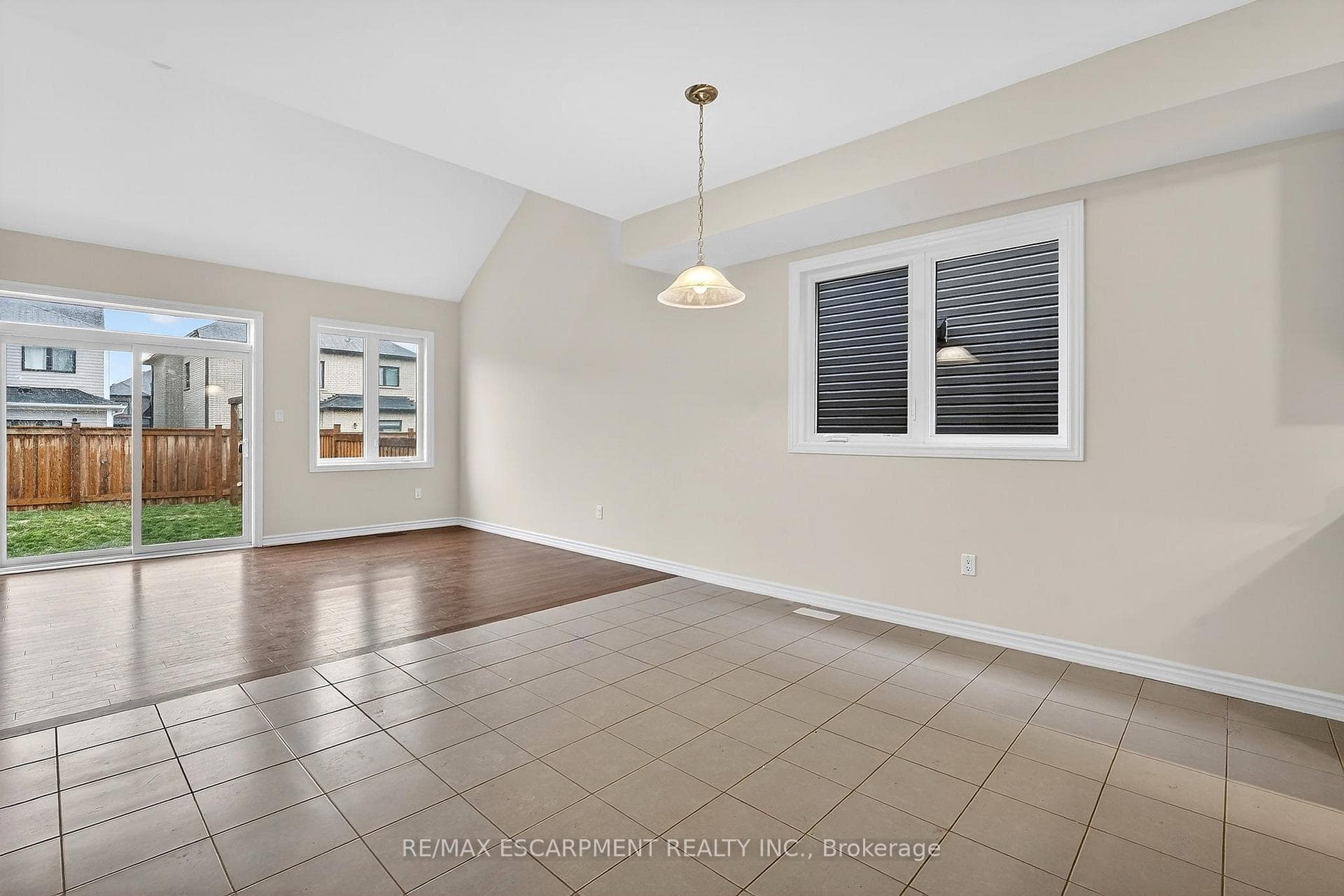11 FRONTIER Drive photo 21