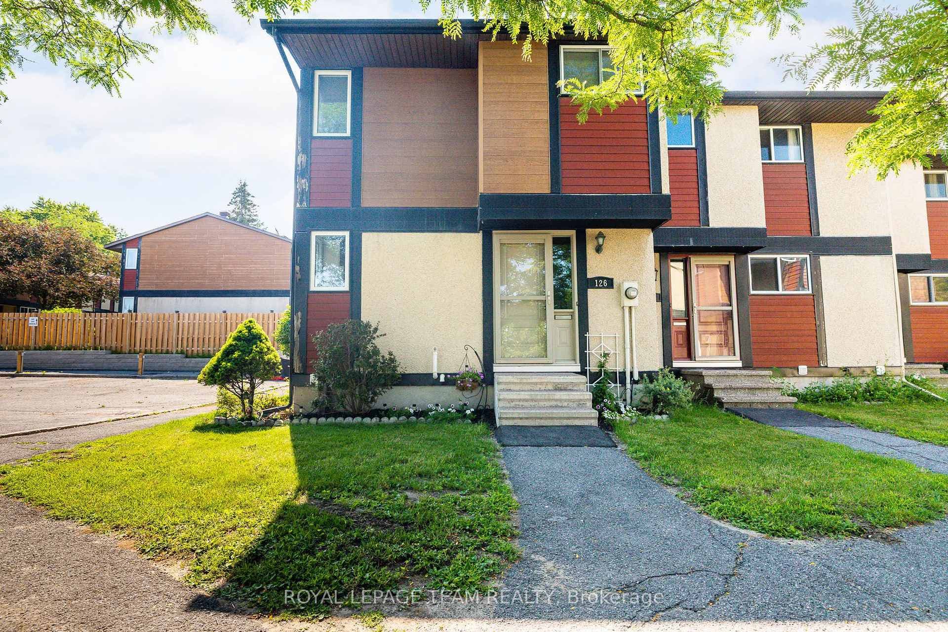 126 McClintock Way photo 1