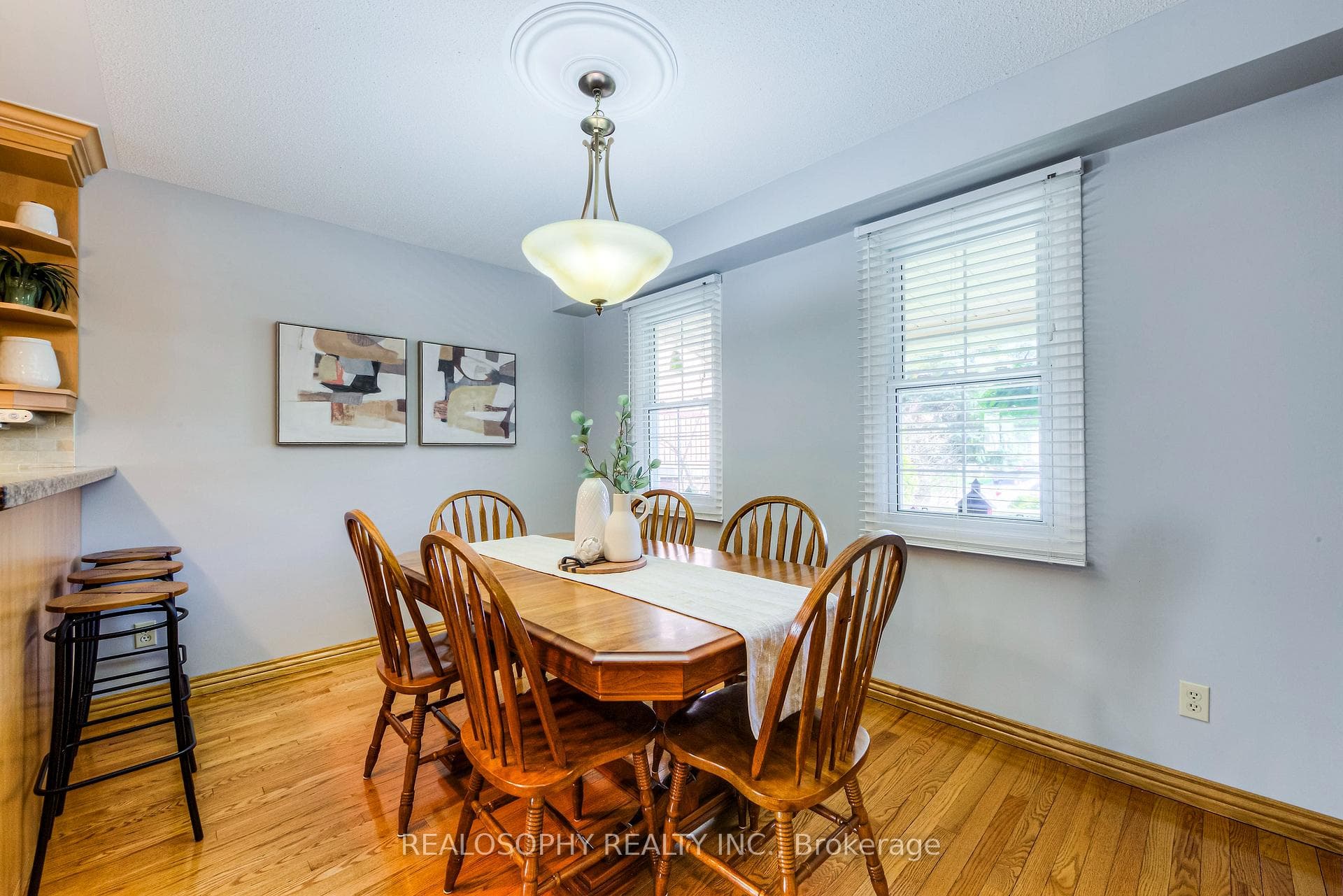 645 Ariel Crescent photo 12