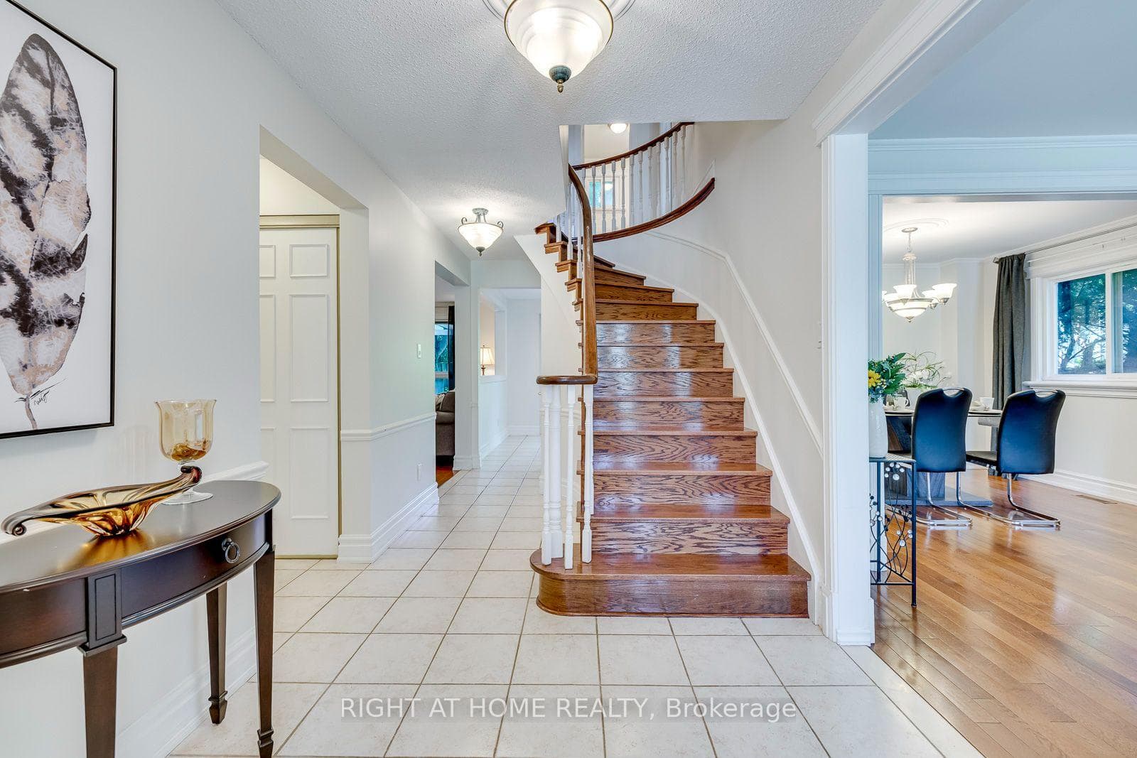 1025 Vanier Drive photo 3