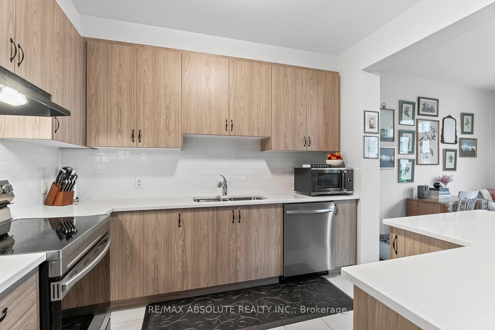 235 BILLRIAN Crescent photo 12